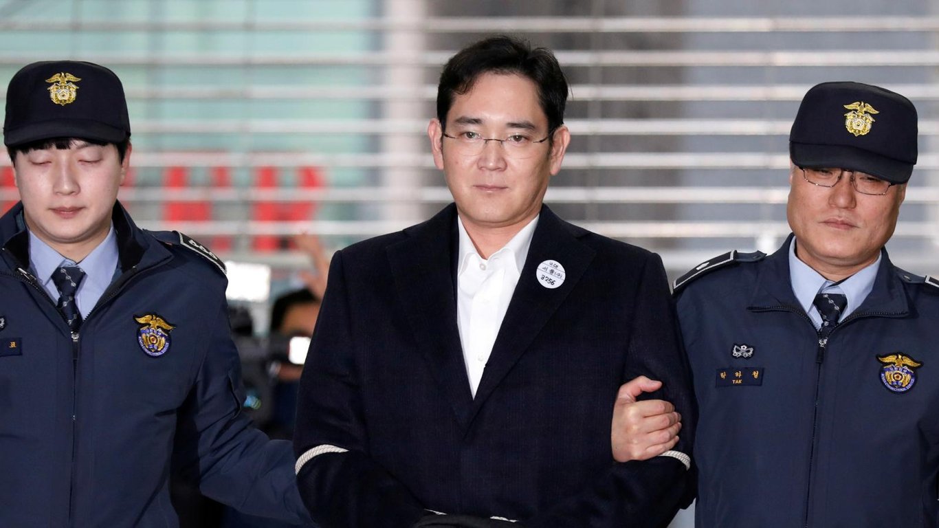В Южной Корее недовольны снятием обвинений о мошенничестве с главы Samsung