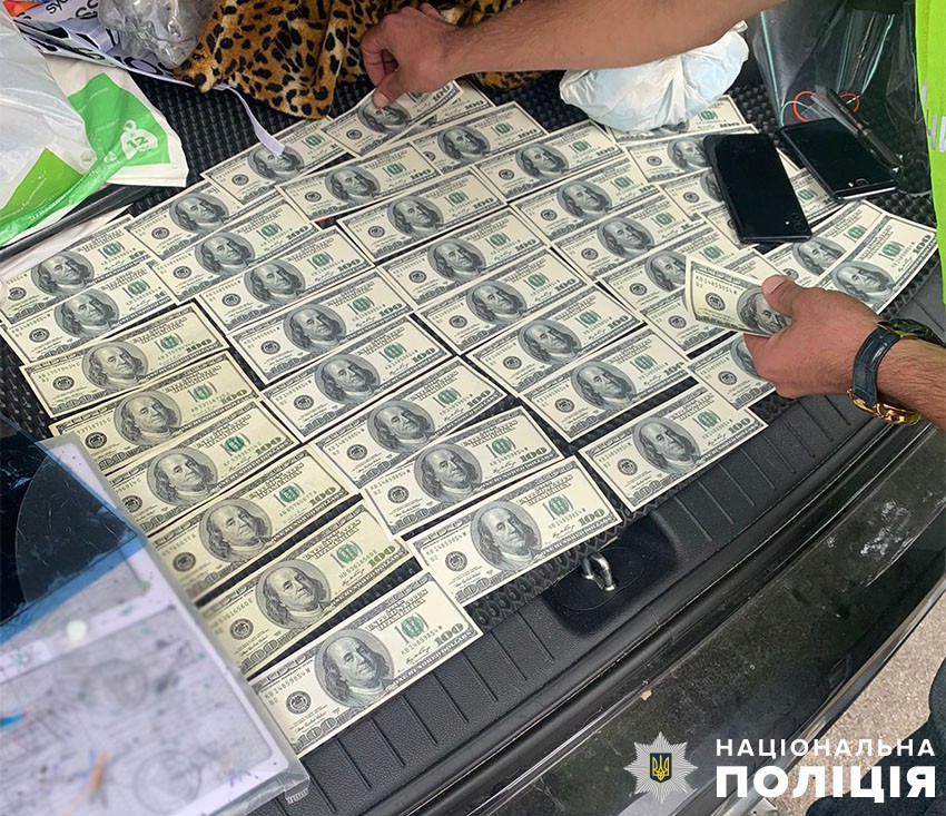Конфісковані у процесі затримання гроші. Фото: ГУНП в м. Києві