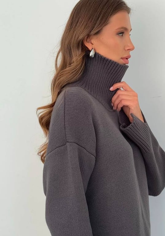 Свитера с высокой горловиной сейчас в моде