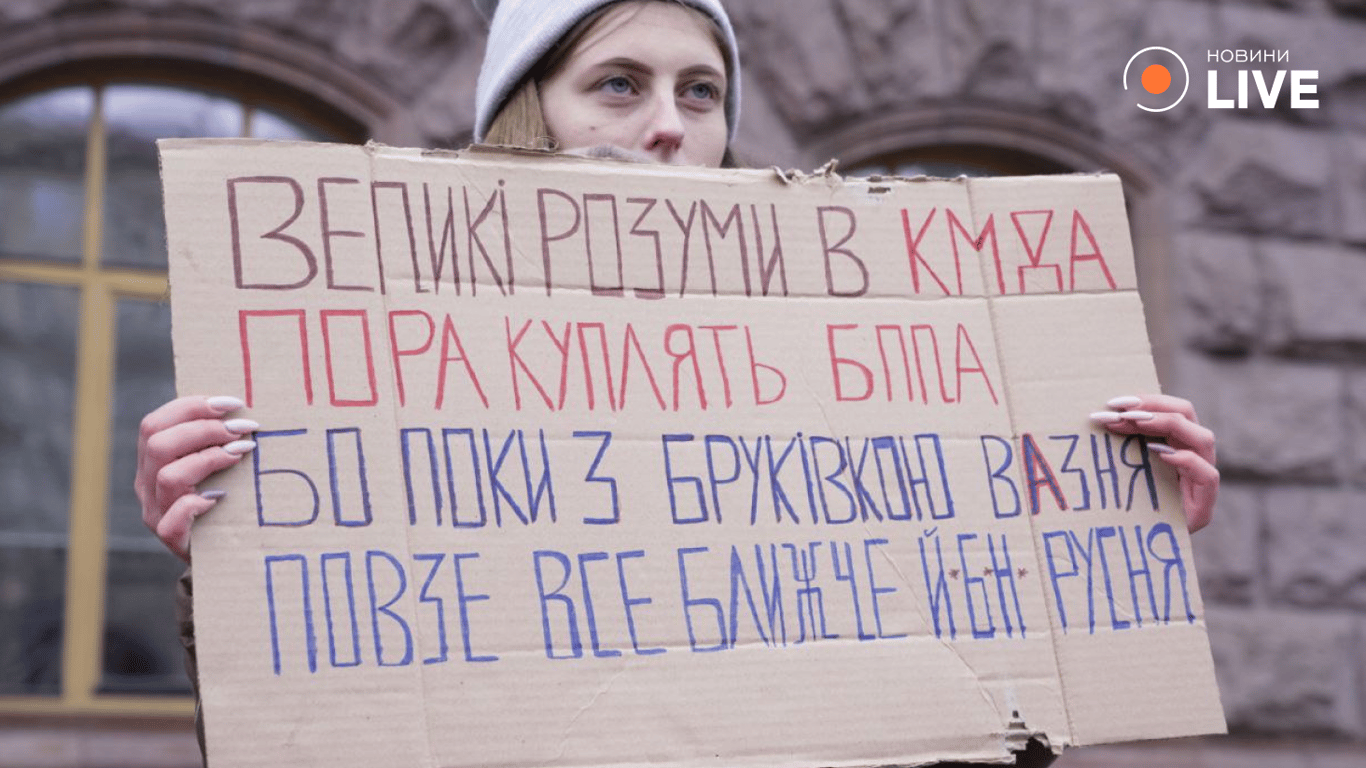 Учасники акції гроші на ЗСУ