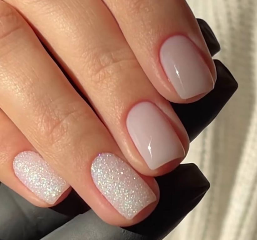 Перлинний манікюр додасть будь-якому образу вишуканості