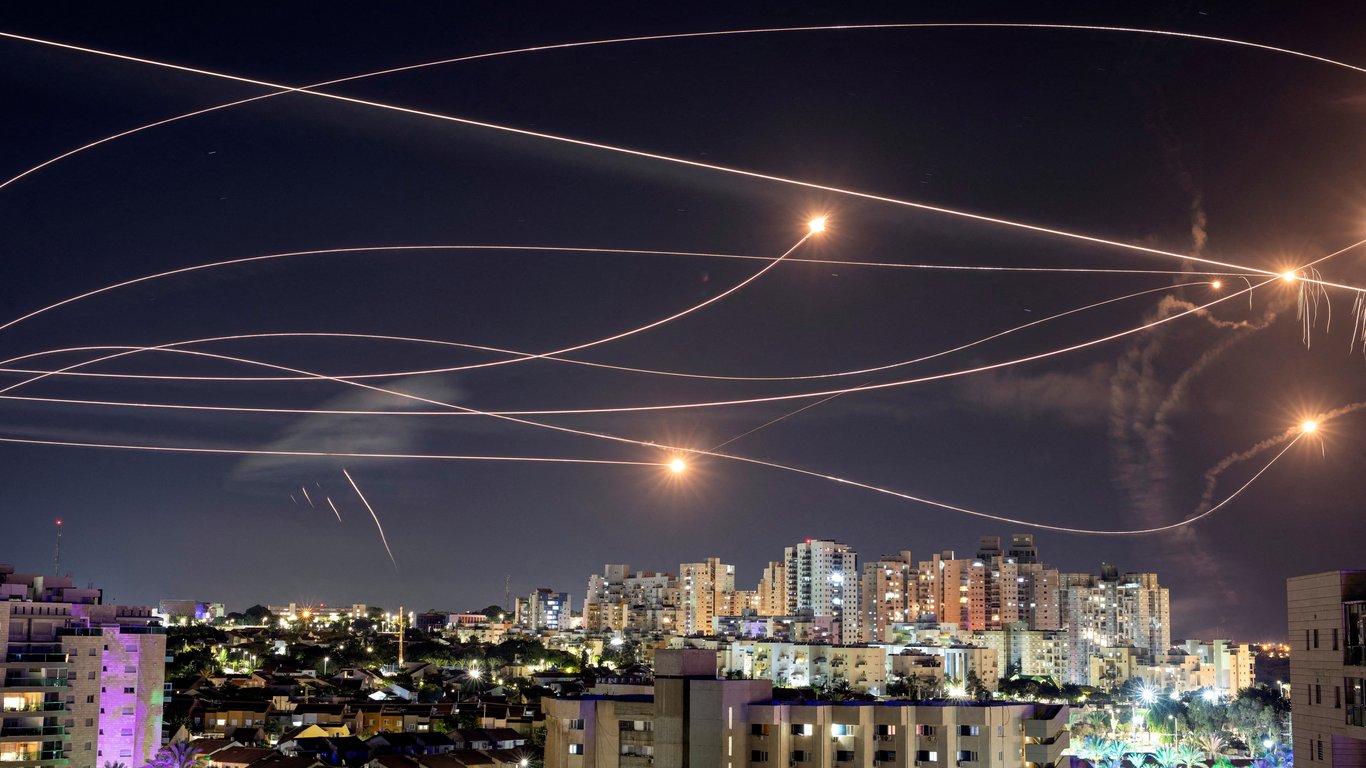 Почему ХАМАС продолжает ракетные обстрелы: откуда оружие у Газы - 250x140