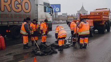 В "Киевавтодоре" озвучили причины увеличения количества выбоин - 304x171
