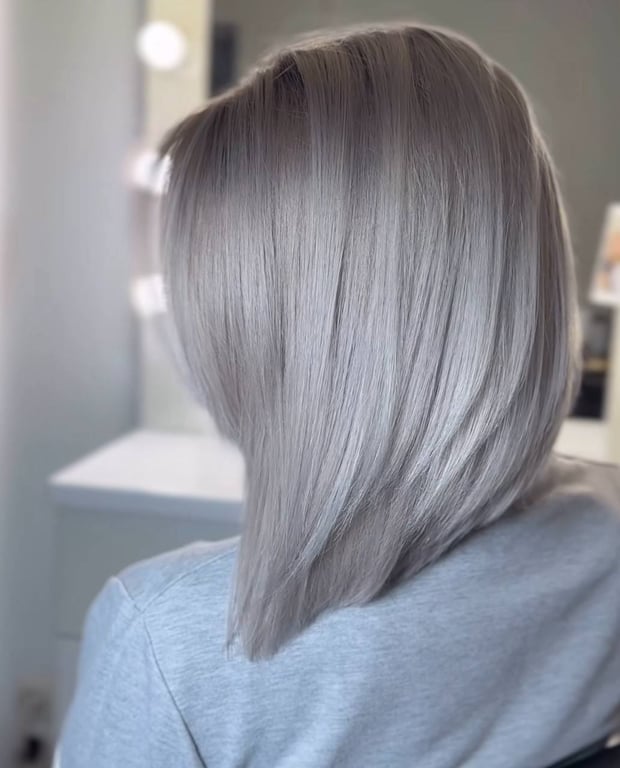 Холодний блонд вдалий вибір для жінок після 50 років