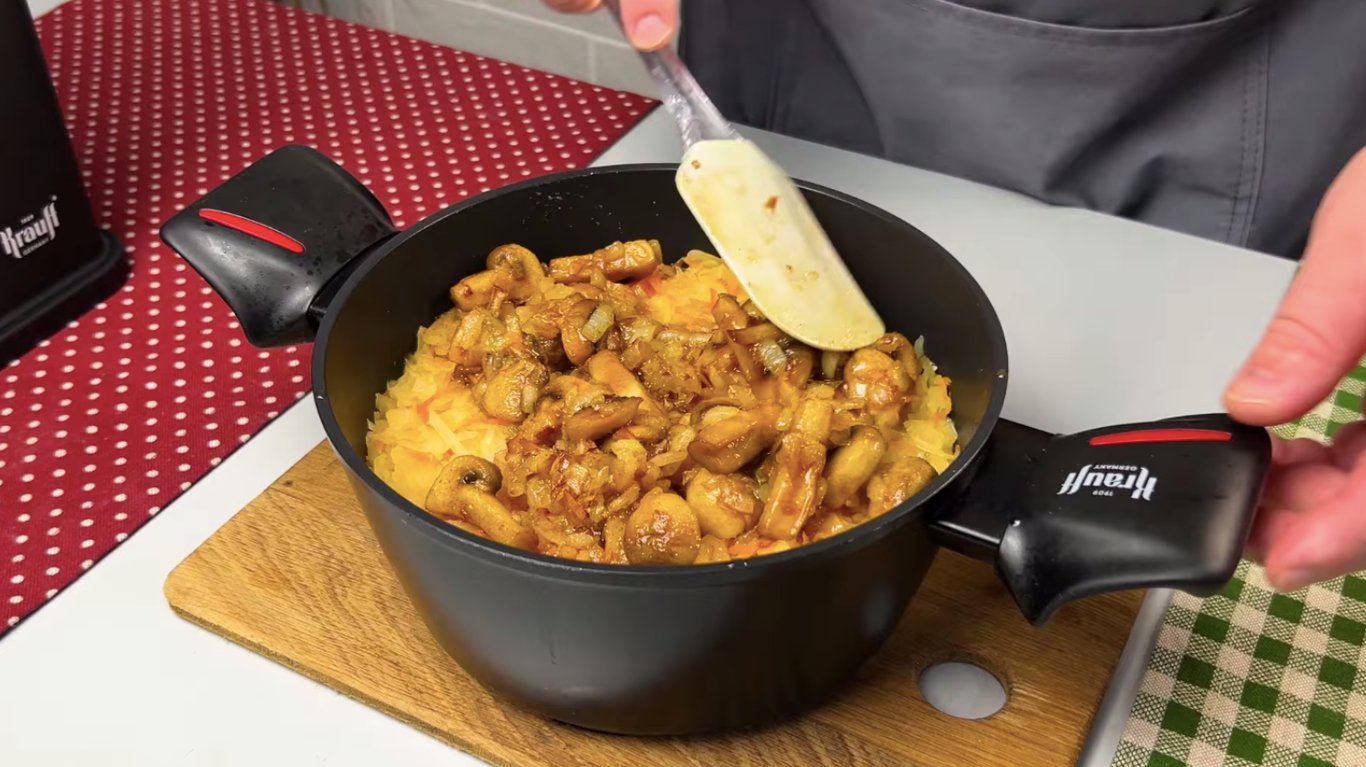 пісна капуста з грибною засмажкою