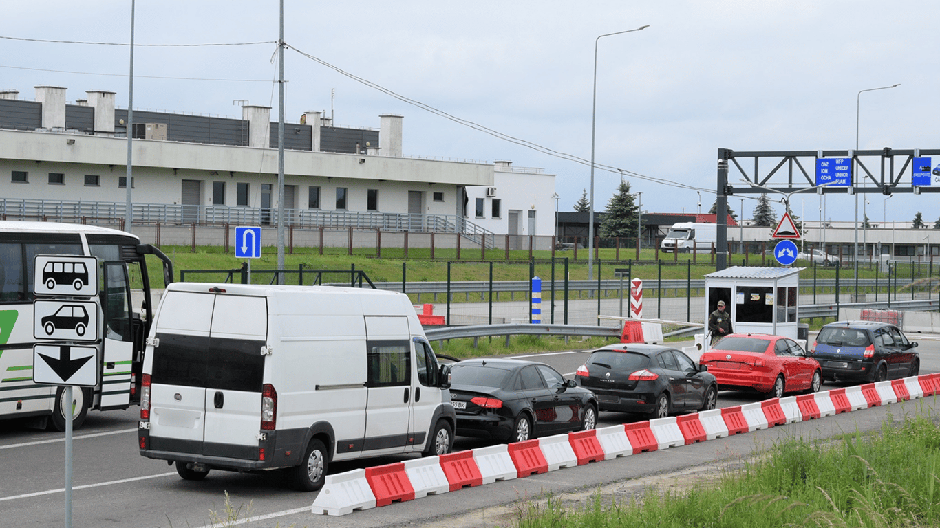 Черги на кордоні 2 листопада — на яких пунктах пропуску затори
