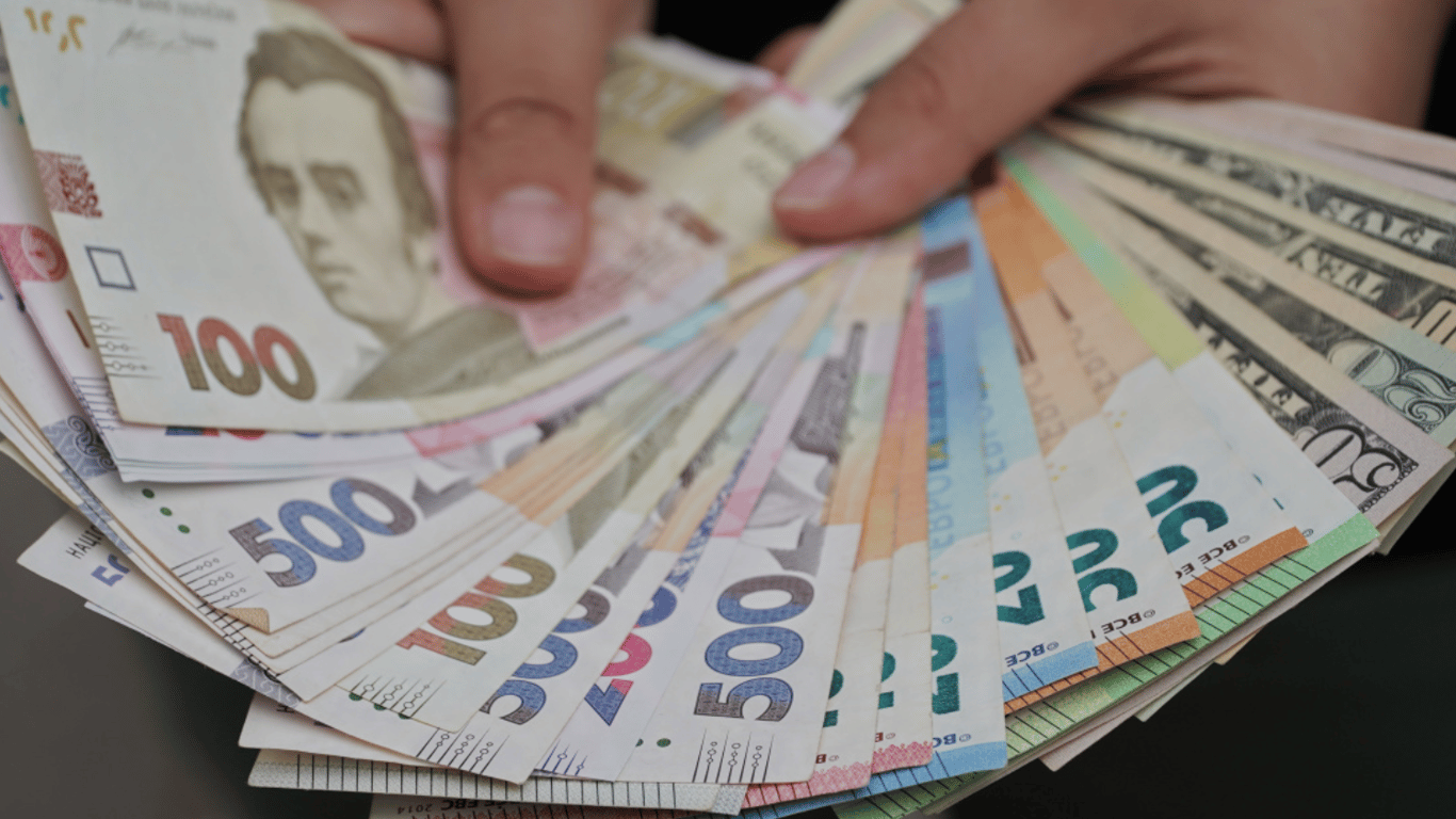 Українці можуть отримати по 10 800 грн: для кого передбачена виплата