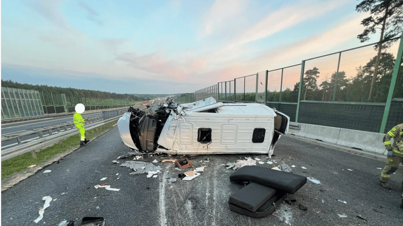 ДТП Польща — автобус з українцями врізався у вантажівку, є поранені