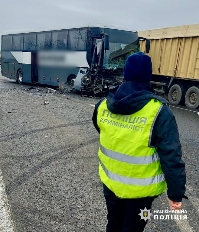 На трасі Одеса-Рені сталася аварія — рух до кордонів ускладнений - фото 1