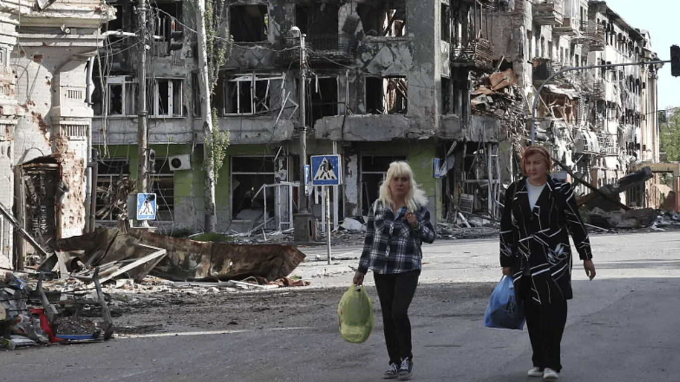 В Мариуполе оккупанты установили "сухой" закон — партизаны назвали причину