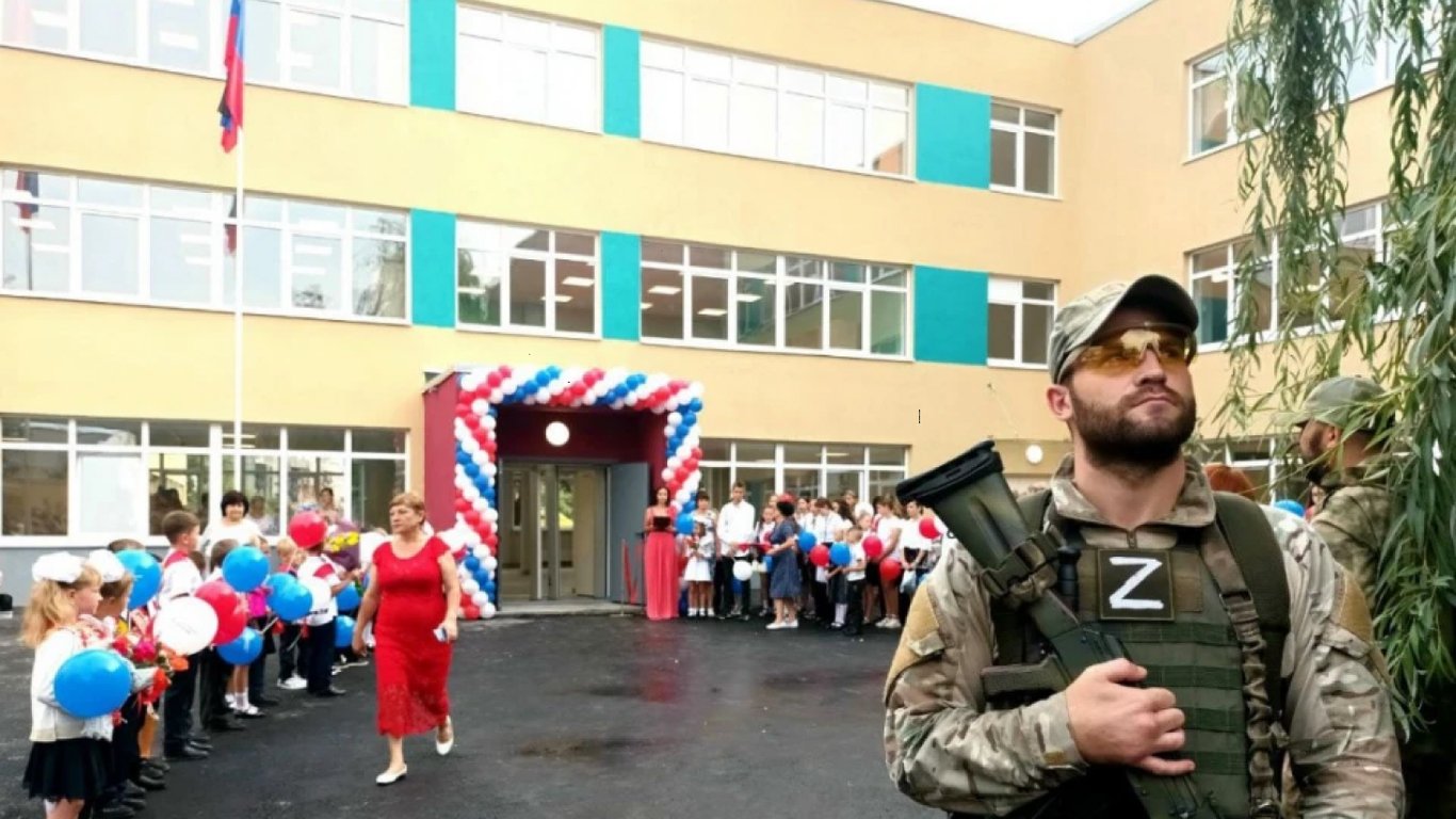 На Луганщине оккупанты усиливают пропаганду среди школьников — что придумали россияне