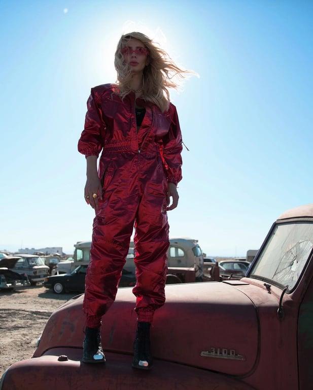 Світлана Лобода похизувалася стрункою фігурою в образі рятувальниці Малібу - фото 3