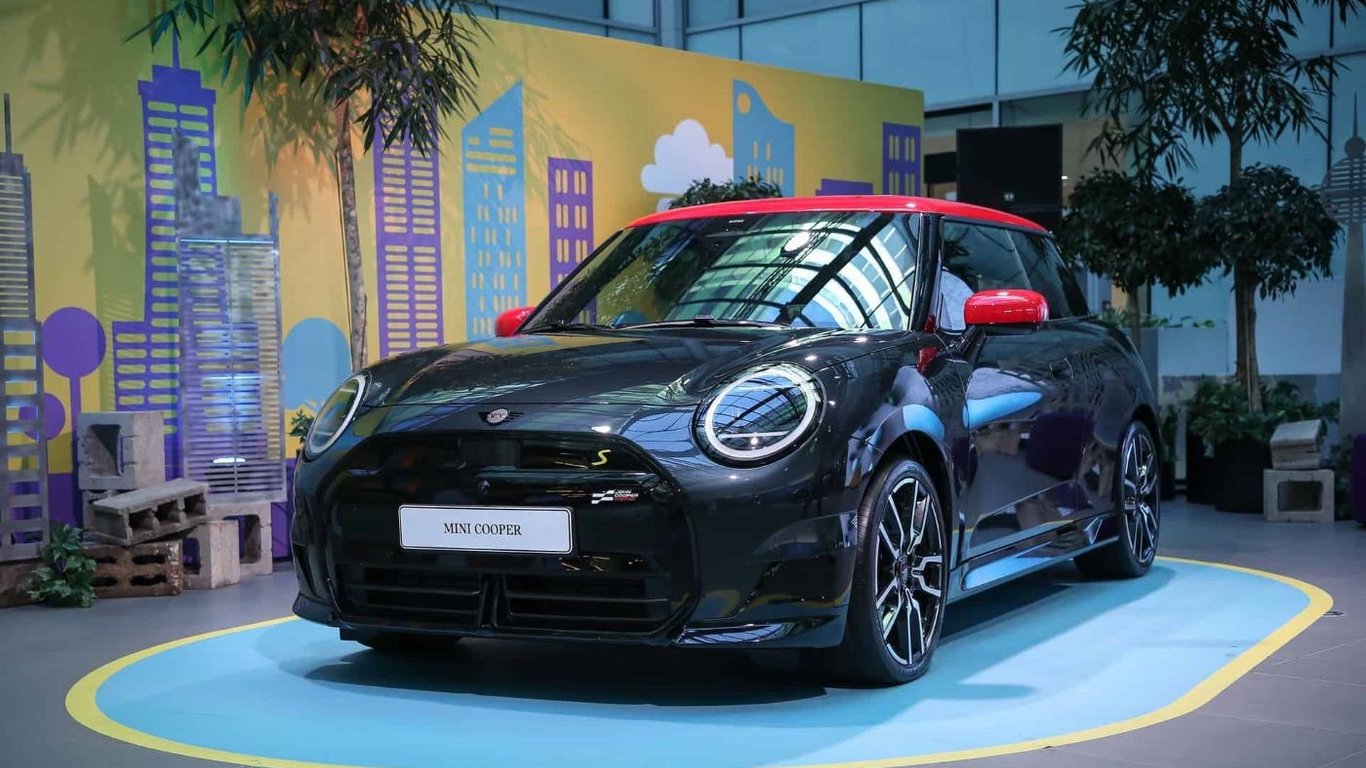 Новий електричний хетчбек MINI Cooper — яка ціна в Україні