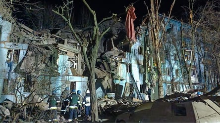 ​​​​​​​Росіяни вночі обстріляли Запоріжжя: зруйнована багатоповерхівка, є жертви - 285x160