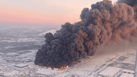 В России бушует масштабный пожар — горит склад - 285x160