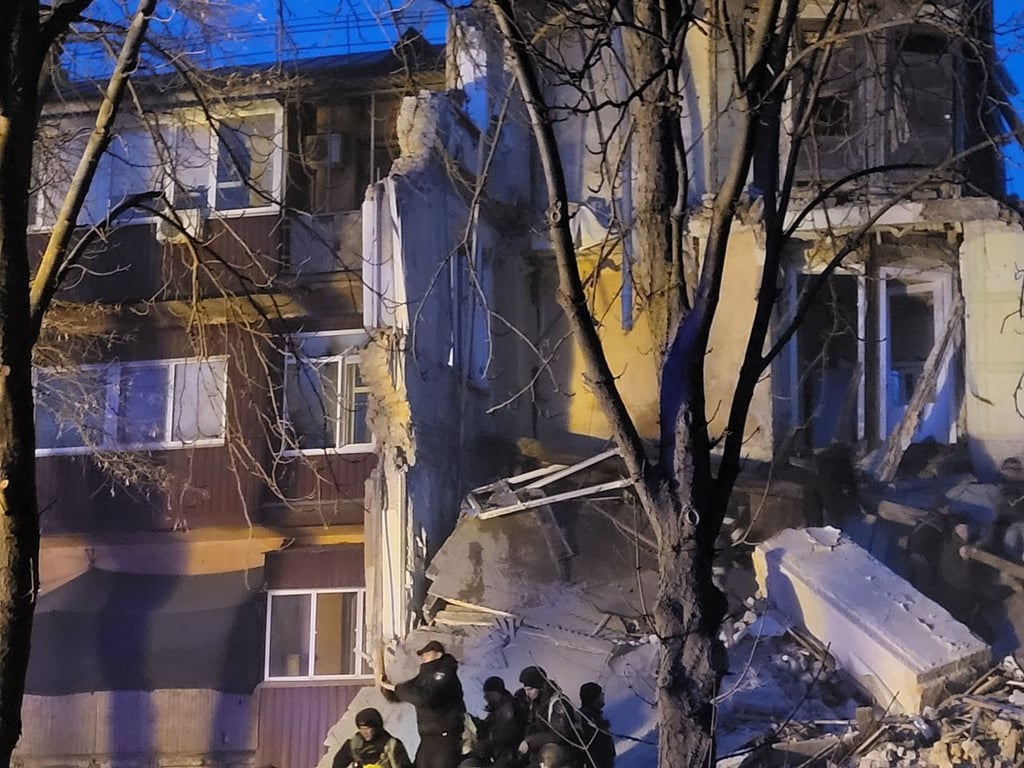 В Кривом Роге из-под завалов дома достали погибшего — фото - фото 2