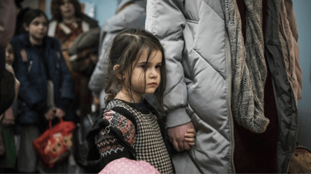 Россияне "выставили" на сайте по усыновлению похищенных украинских детей —FT - 285x160