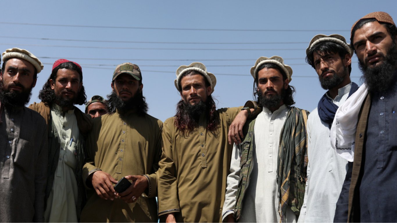 Лидер Талибана приказал афганским чиновникам уволить родственников с государственных должностей