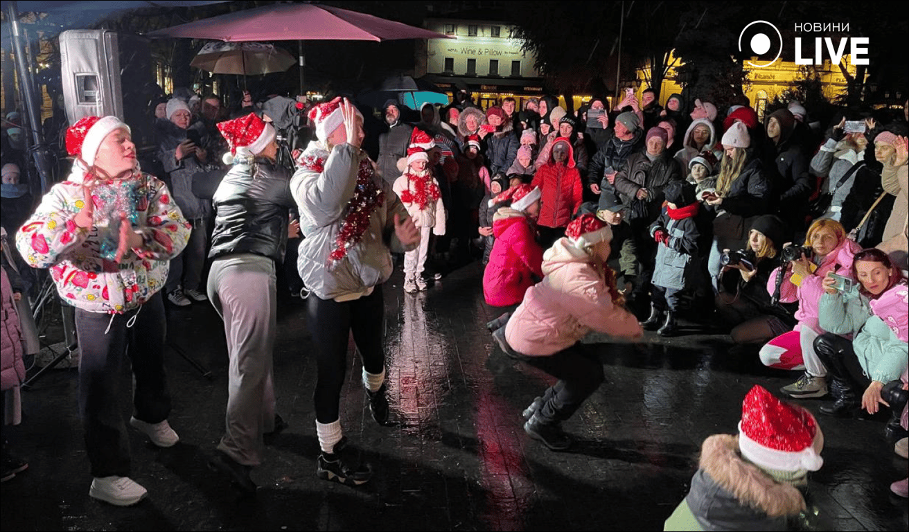 В Одессе засияла главная елка города — как это было, фото - фото 4