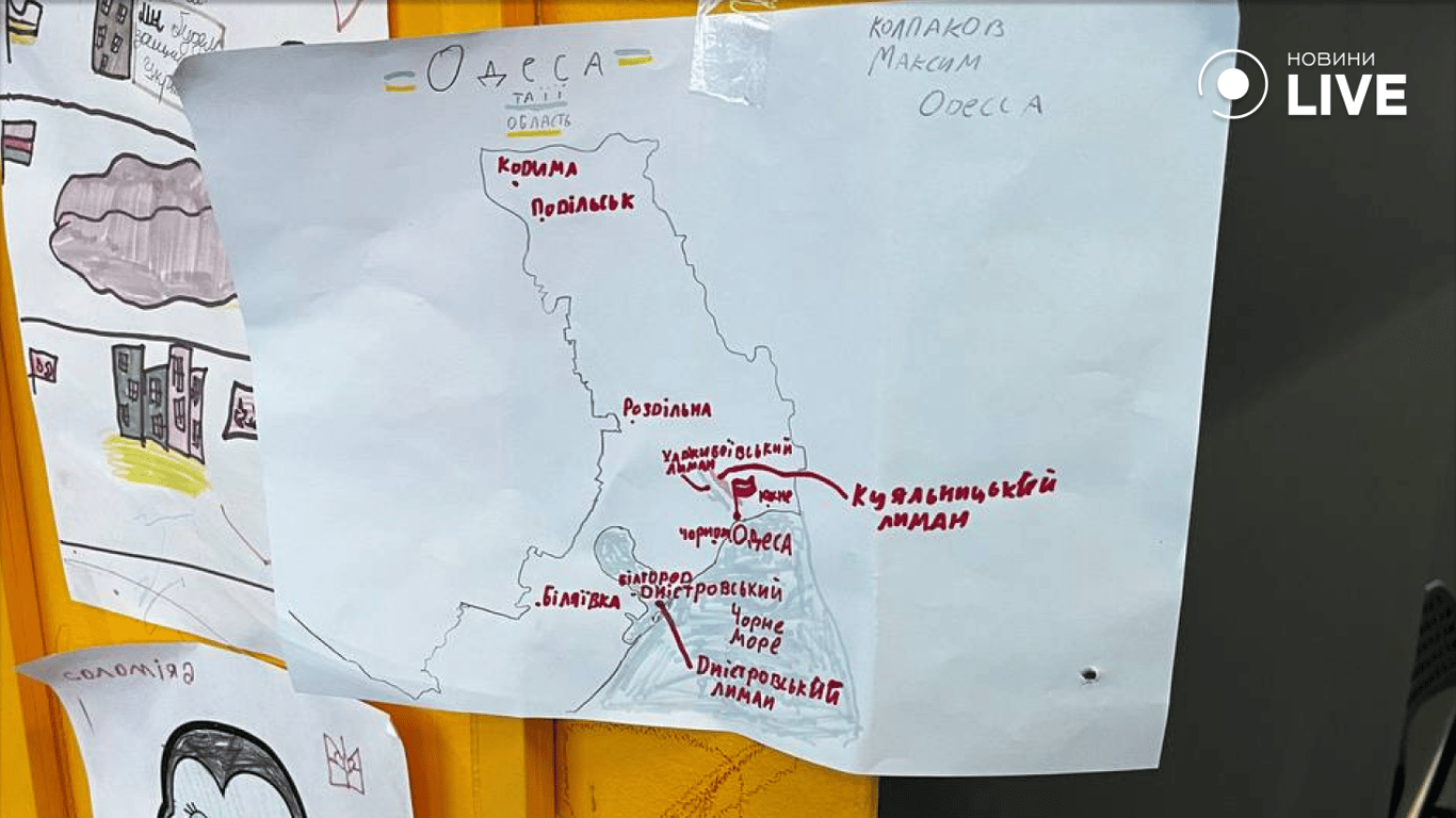 З думками про домівку — на автовокзалі у Варшаві з'явилася карта Одеської області