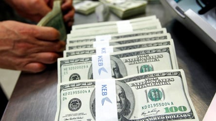 В українських банках готуються до нового курсу долара — чого чекати - 285x160