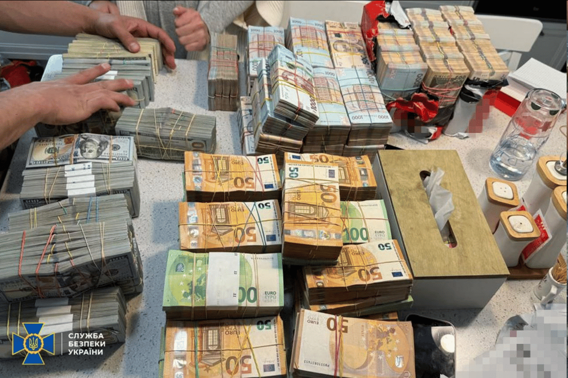 Привласнили гроші на закупівлі авто для ЗСУ — викрито посадовців - фото 3