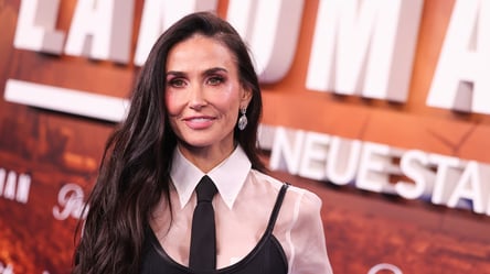 Demi Moore shows off a truly timeless manicure - 285x160