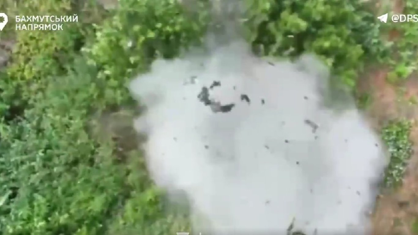 Прикордонники показали ефектні кадри ударів дронами по окупантах