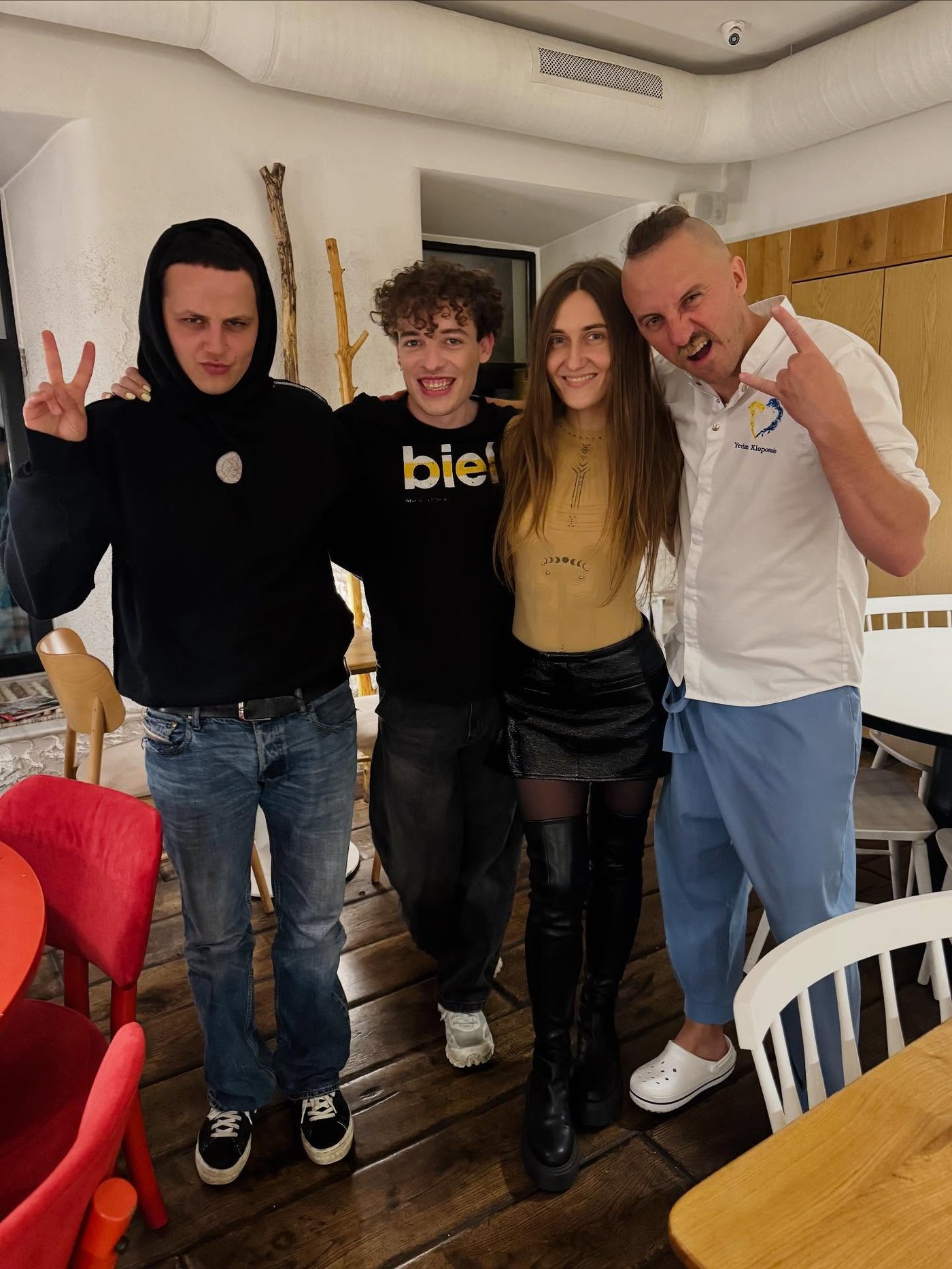 Nemo скуштували борщ