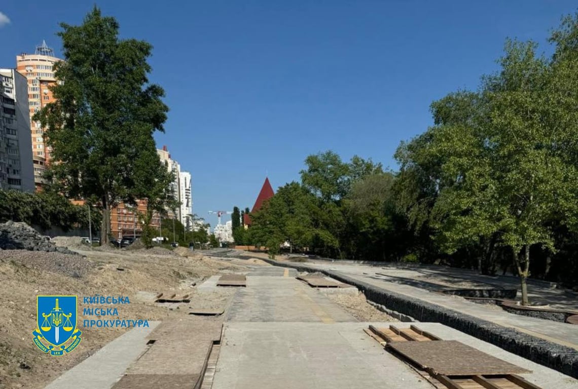 Підозра в розтраті бюджету: експрацівник "Київзеленбуду" привласнив 200 тисяч гривень