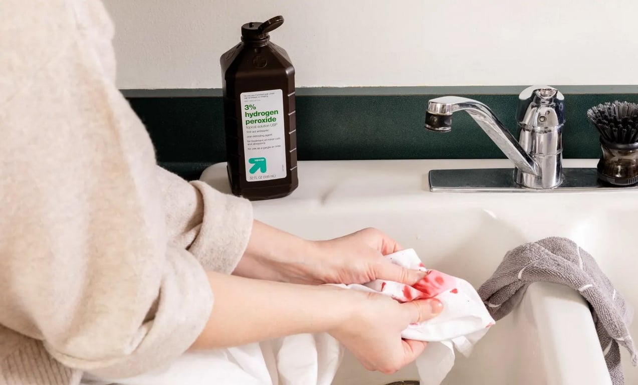 Как постирать одежду от пятен крови и не испортить вещи - простые способы - фото 1