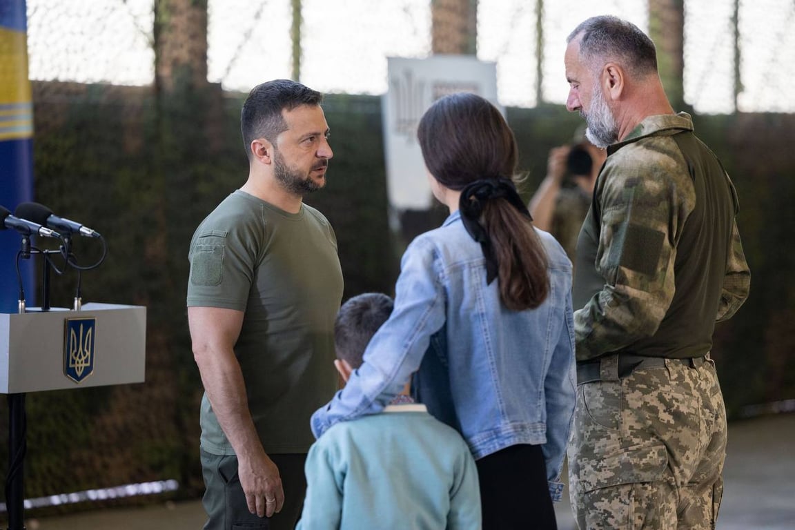 Президент України Володимир Зеленський та родина розвідника