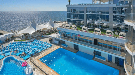 В Одессе арестовали здание дельфинария из-за долга — детали - 285x160