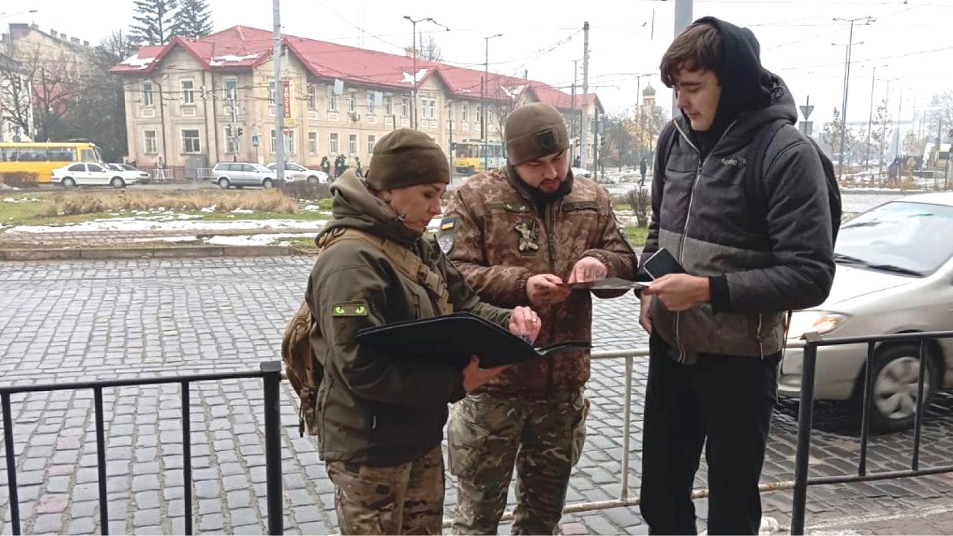 Хто в Україні уповноважений вручати повістки військовозобов'язаним з 1 лютого