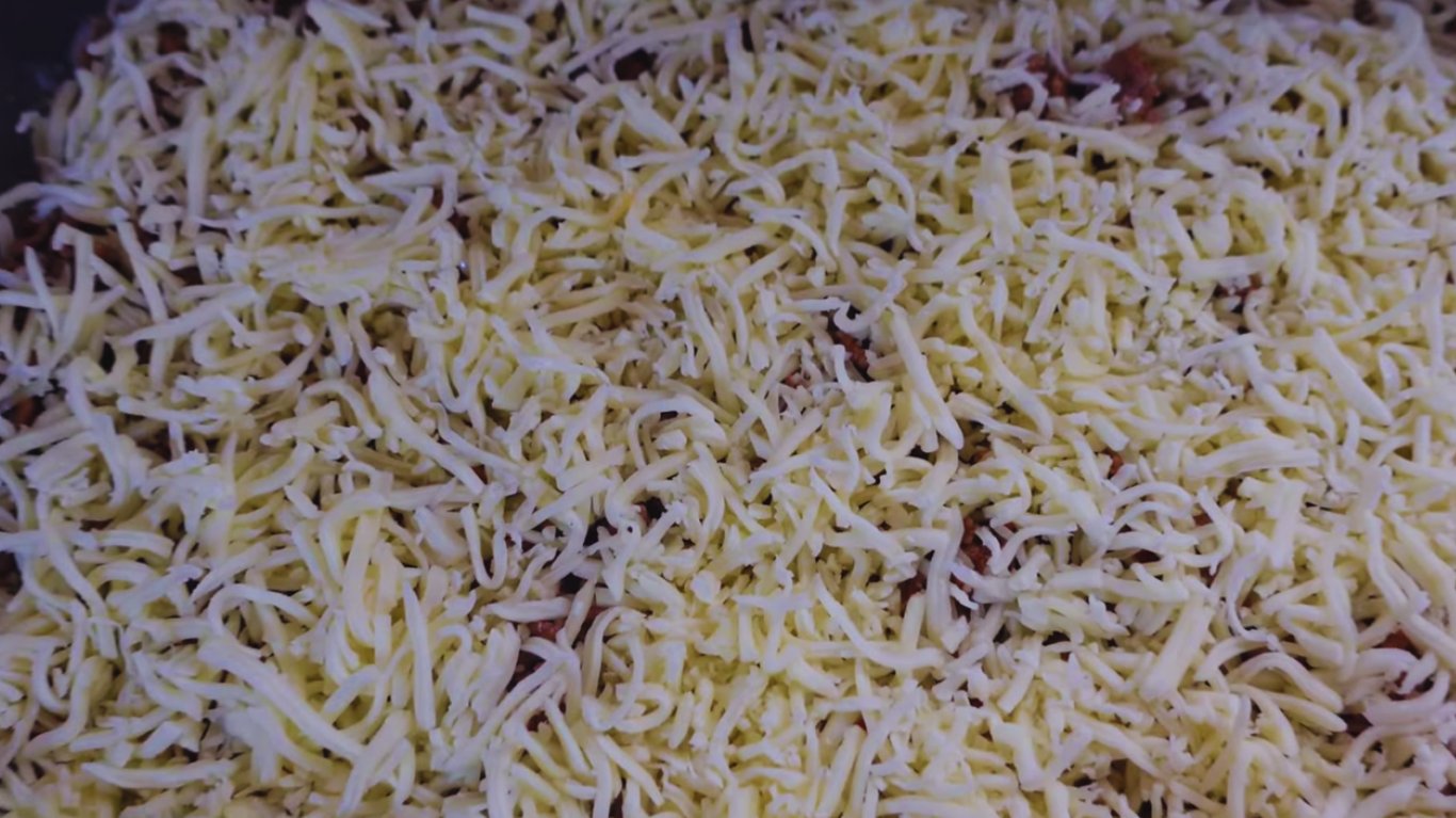 смачна лінива лазанья з макаронів і фаршу