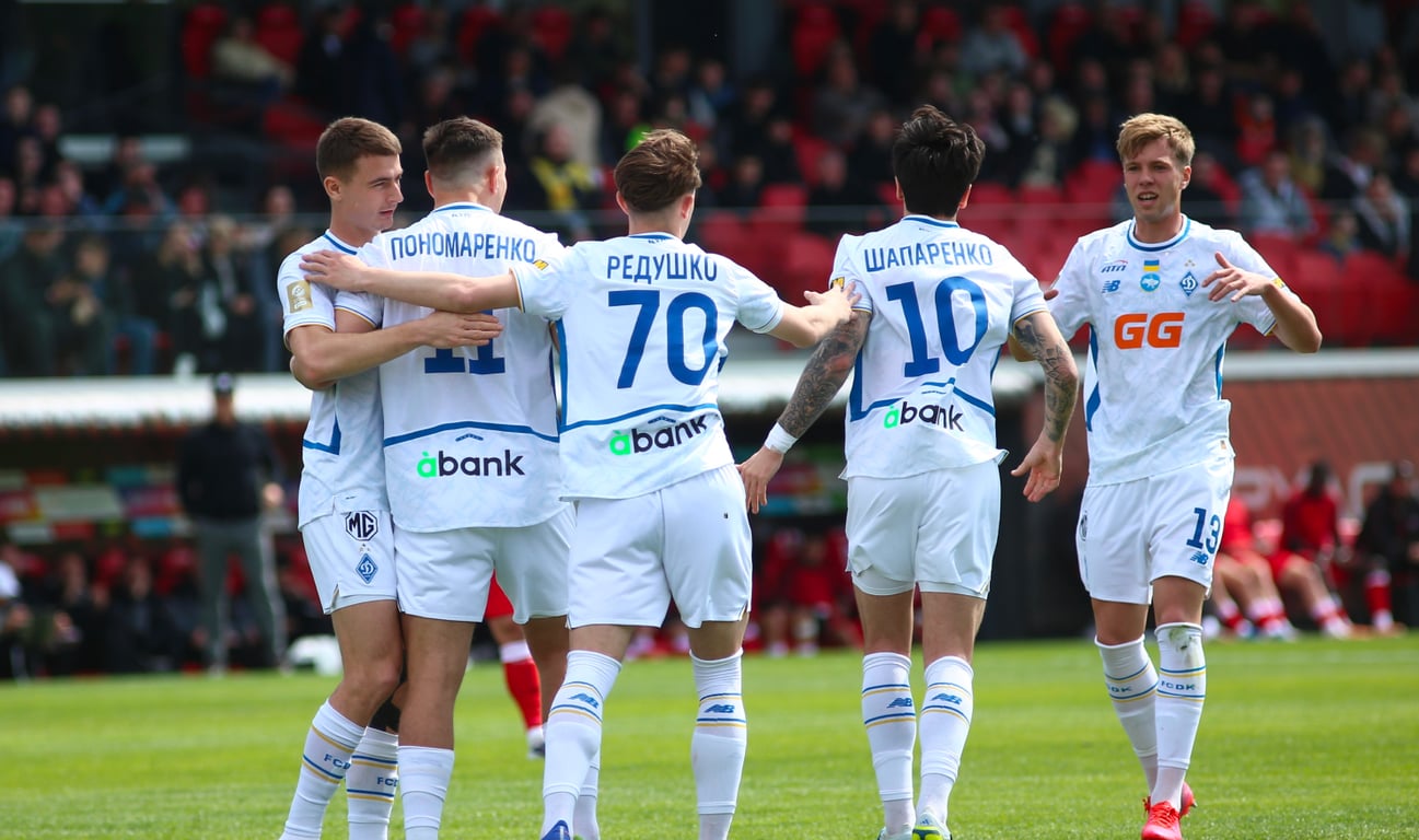 Николай Шапаренко празднует гол "Динамо" в ворота "Кривбасса"