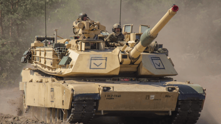 ЗМІ дізналися, скільки танків Abrams прибуло в Україну - 285x160