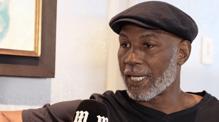 Леннокс Льюис назвал причину поражения Канело в бою с Кроуфордом - 285x160