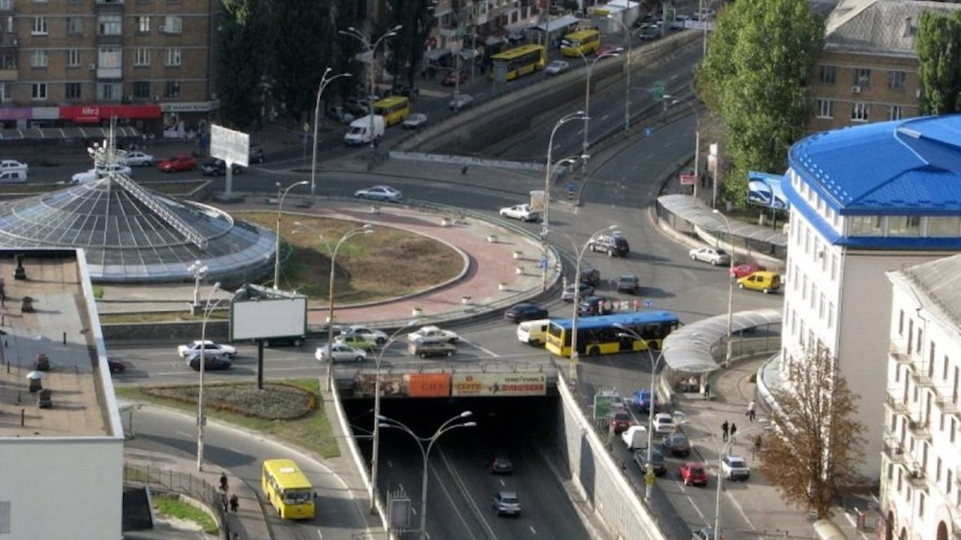 У Києві на одній із вулиць може бути ускладнено рух: у чому причина