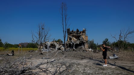 Обстріли Київщини — в ОВА повідомили про поранених та руйнування - 290x166