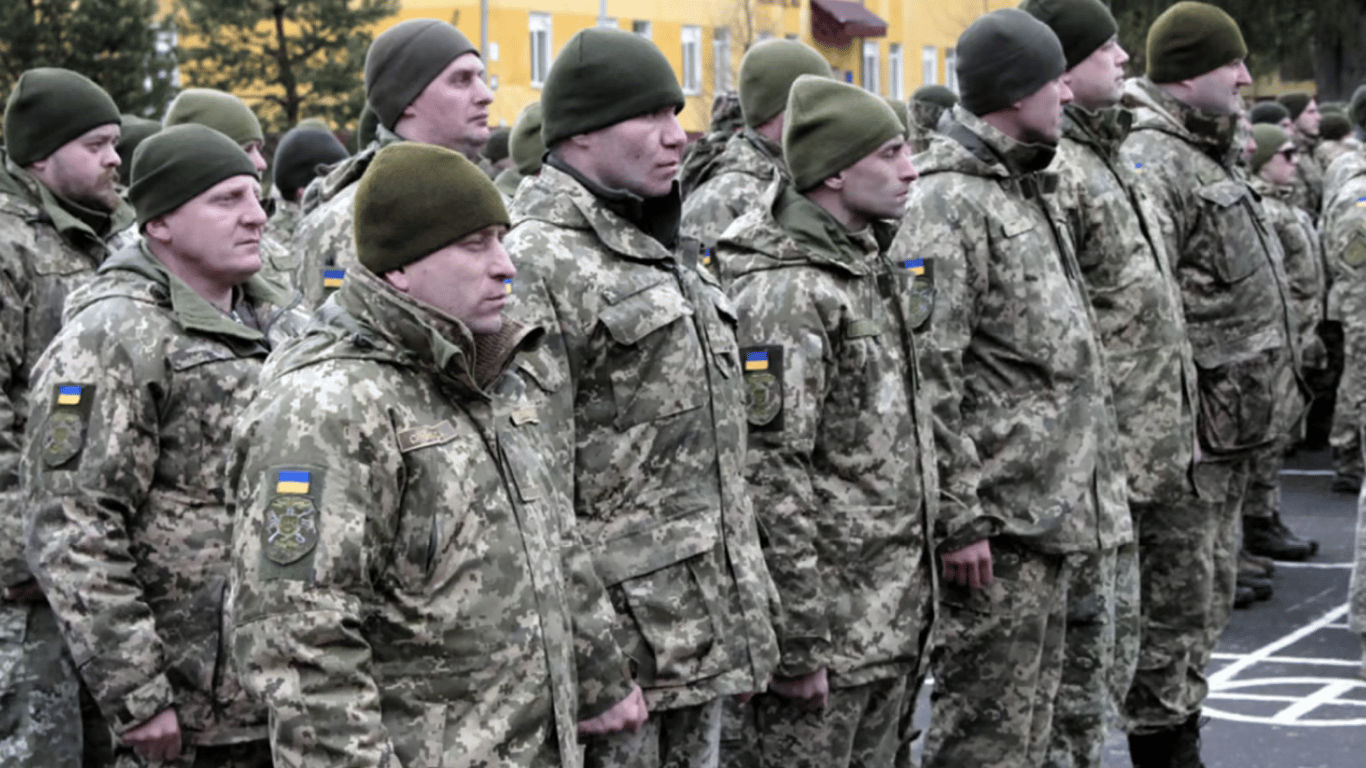 Офіцерів ЗСУ дозволили поновлювати у попередньому військовому званні