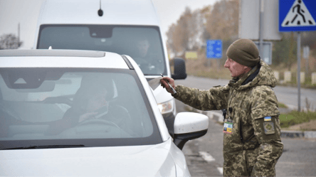 Нові правила на кордоні — до Румунії не пустять без цього папірця - 285x160