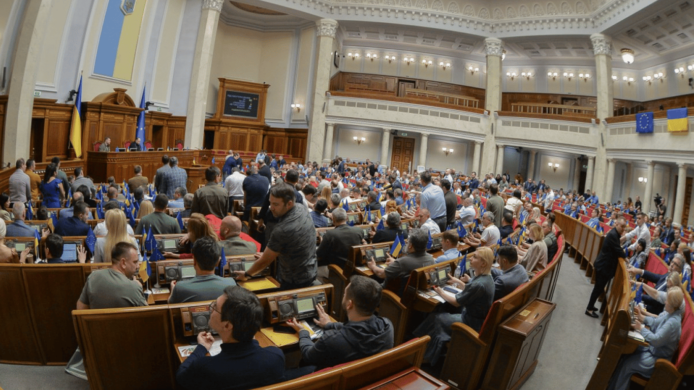 В Парламенте 17 депутатов хотят сложить мандат — Тищенко заявил, что Россия "купила" их