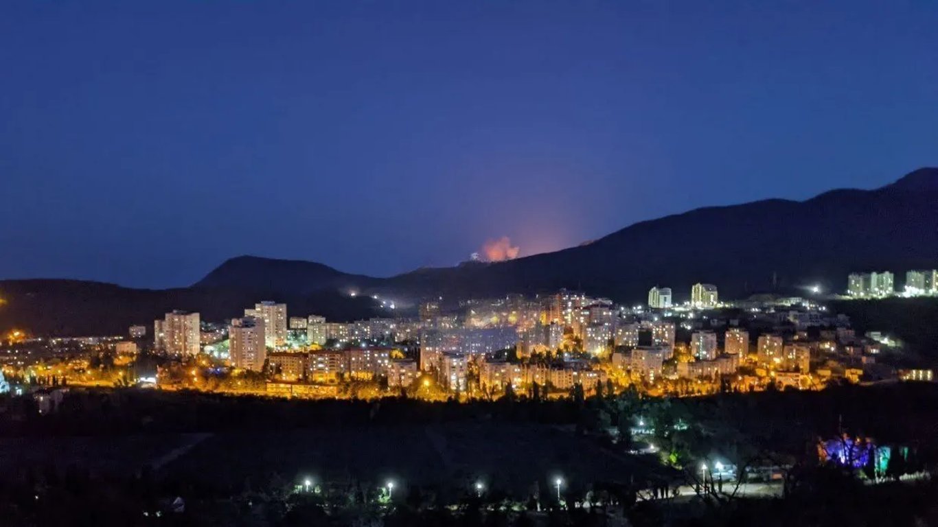 В Криму палає пожежа — горить газорозподільний вузол