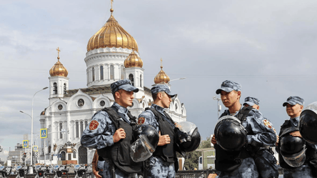 У Москві студенток за танок на фоні храму вигнали з вишу - 285x160