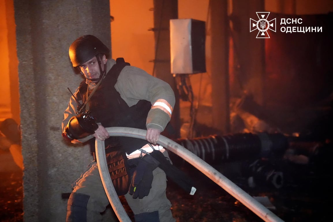 Нічна атака на Одещину — є поранені та руйнування у місті - фото 2