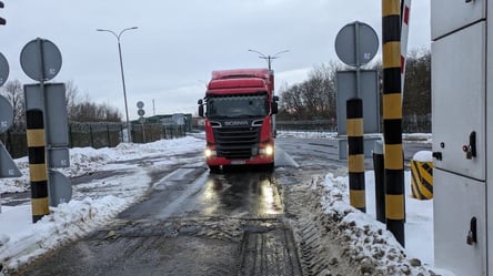 На украинско-польской границе возобновили движение грузовиков - 285x160