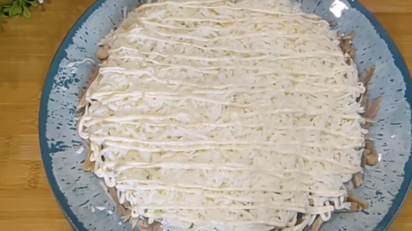 салат з куркою та грибами