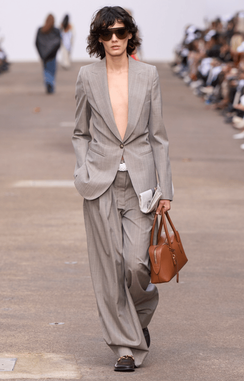 Жіночі костюми вже давно в тренді