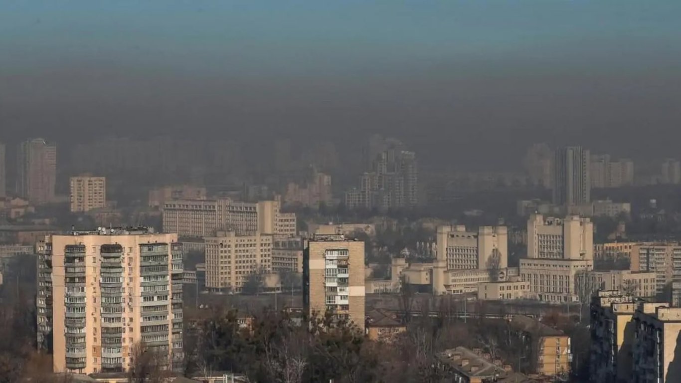 Брудна хмара в Україні — синоптики спростували інформацію